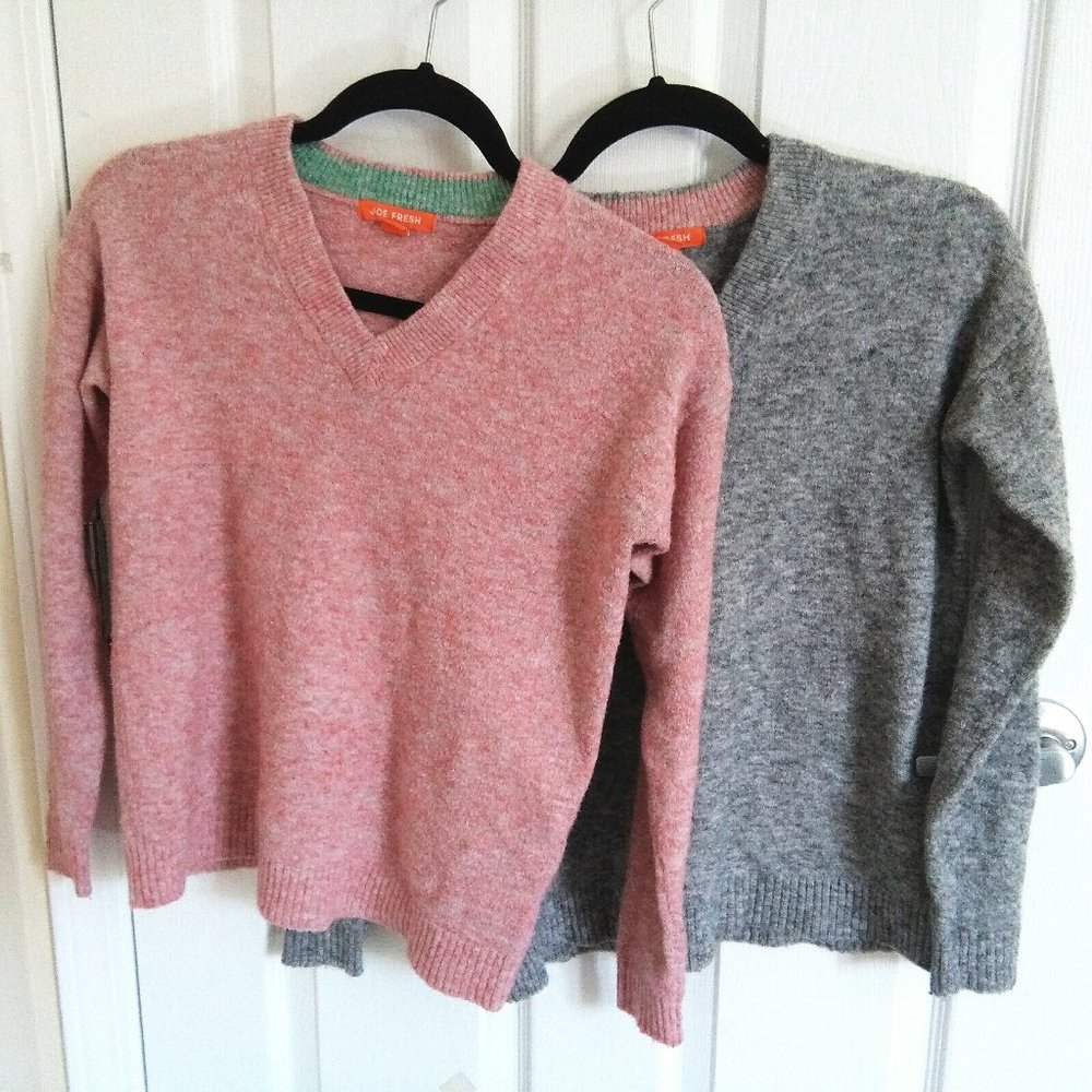 2 Vneck sweaters pink and grey